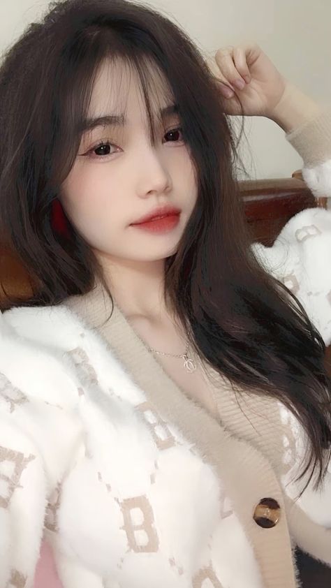 军人边走边吮她的花蒂视频